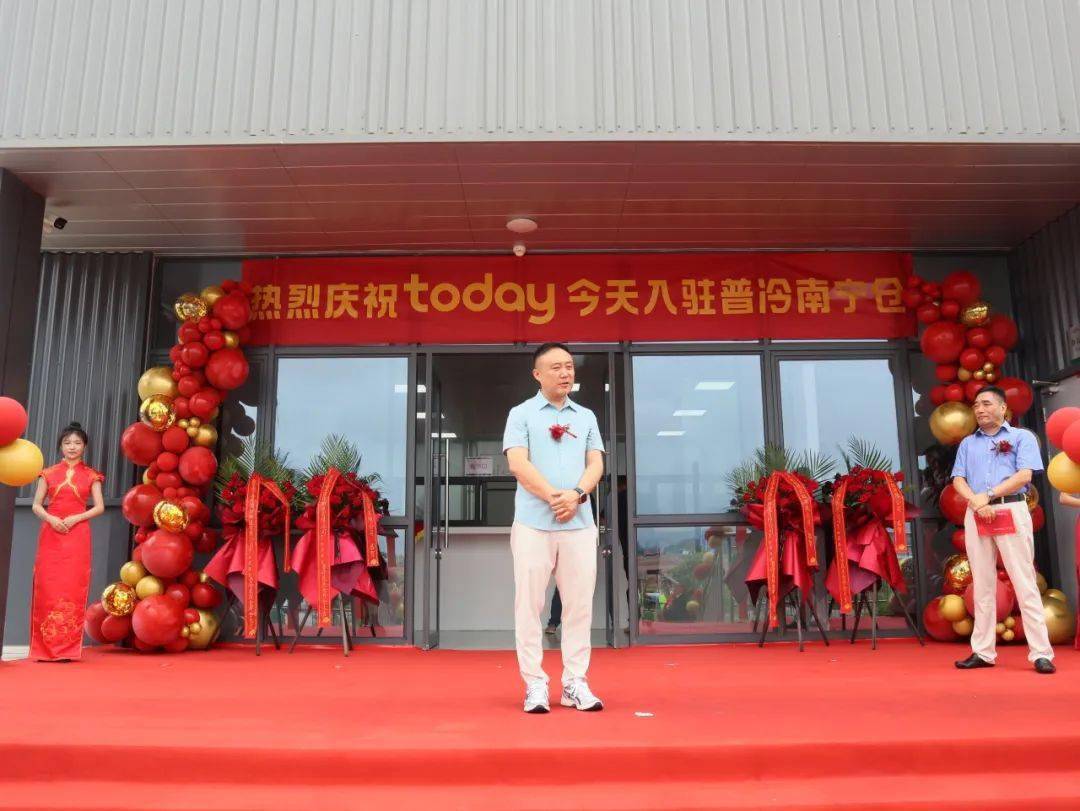 today今天便利店创始人,董事长宋迎春及today广西分公司总经理谭崧山