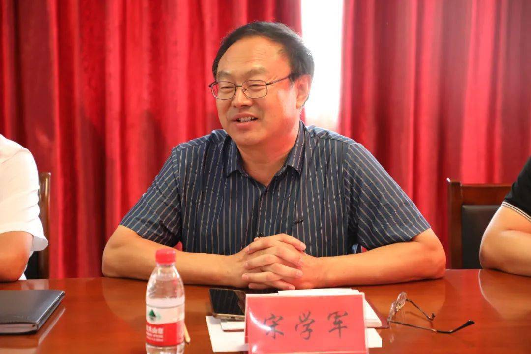 沾化一中,沾化二中老师及校长发言各优秀学生及家长进行了座谈交流