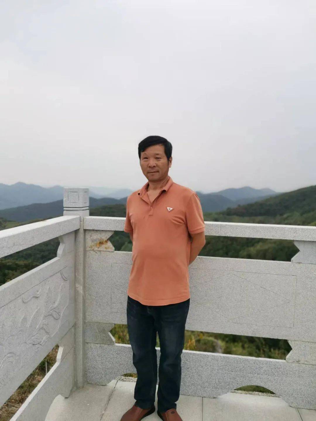 罗小明,网名笑看人生,江西瑞昌人,自由职业者.性格豪爽,好交朋友.