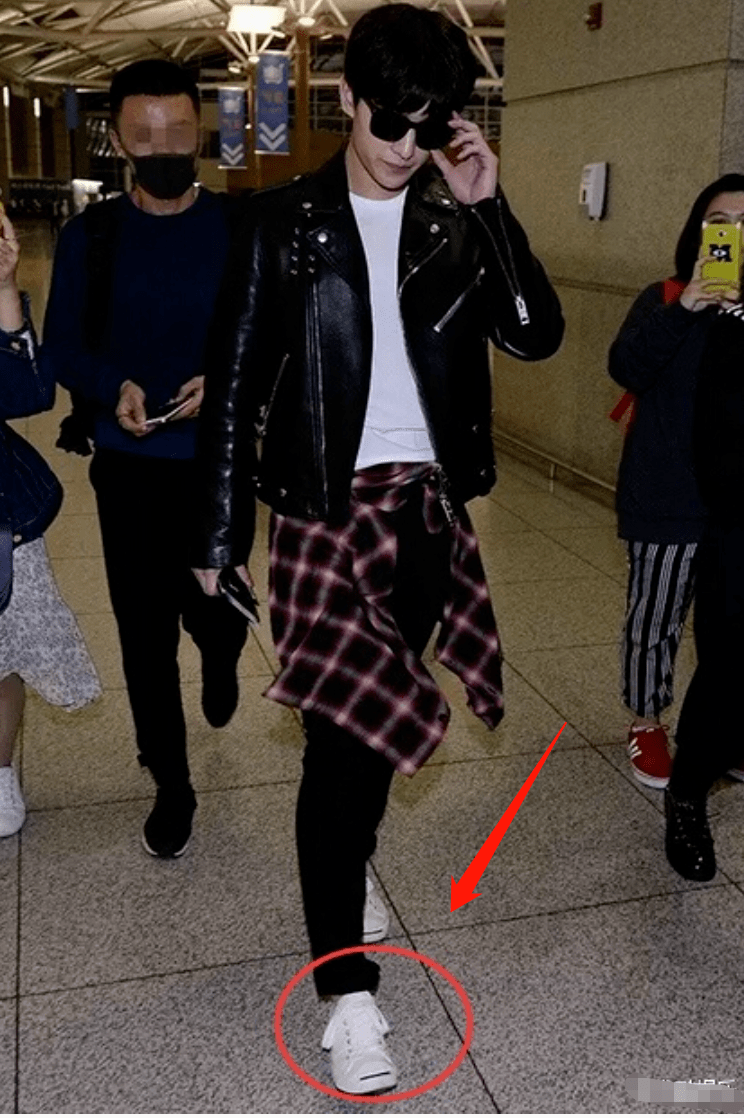 据悉,当时两人共同出席活动后,杨洋的车就进了宋茜小区的地库.