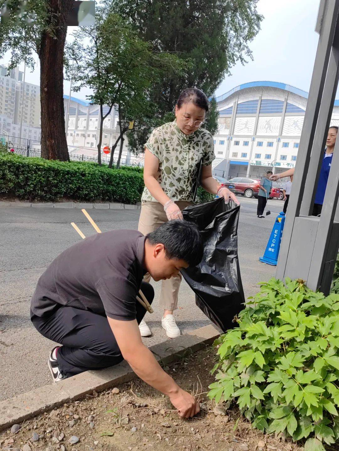 场馆管理中心及相关物业等部门在海淀体育中心,温泉体育中心同时开展