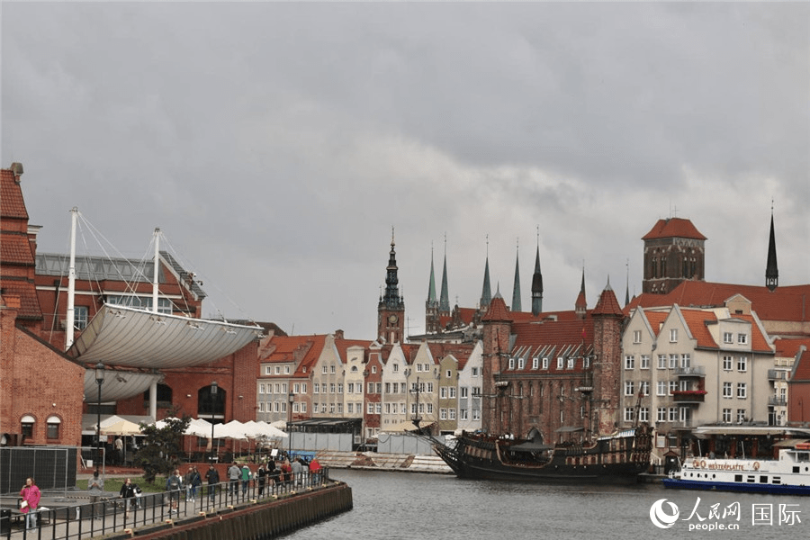 圣多米尼克集市热闹非凡 令人流连忘返