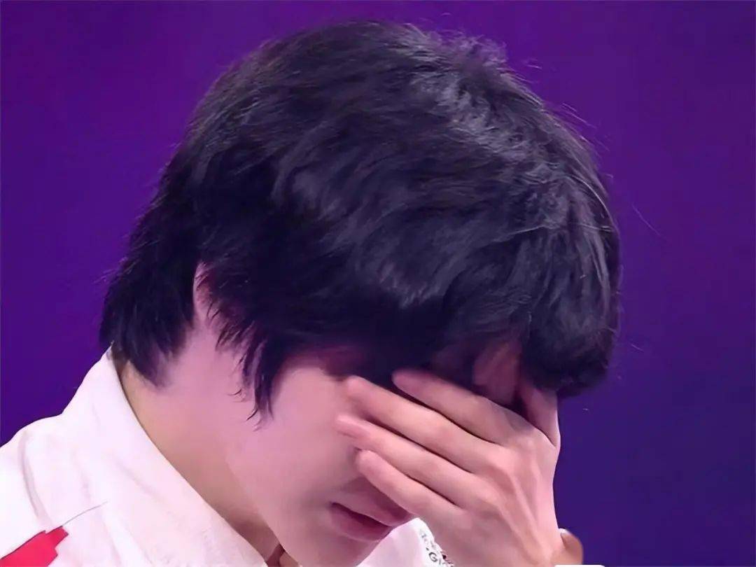 同样是赛后落泪,刘青松台上哭台下笑,乌兹却是_lqs_xiaohu_比赛