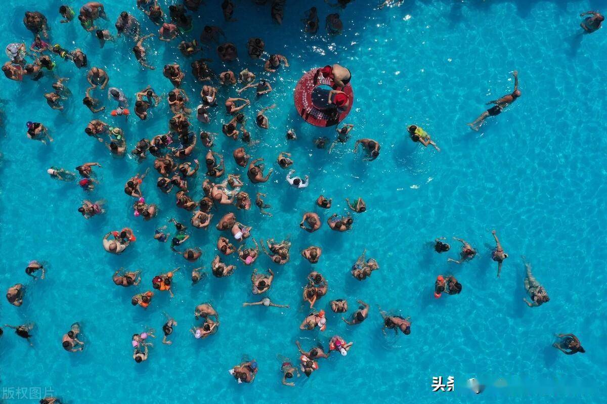 炎炎夏日,土耳其酒店举行泳池泡泡派对清凉一"夏"