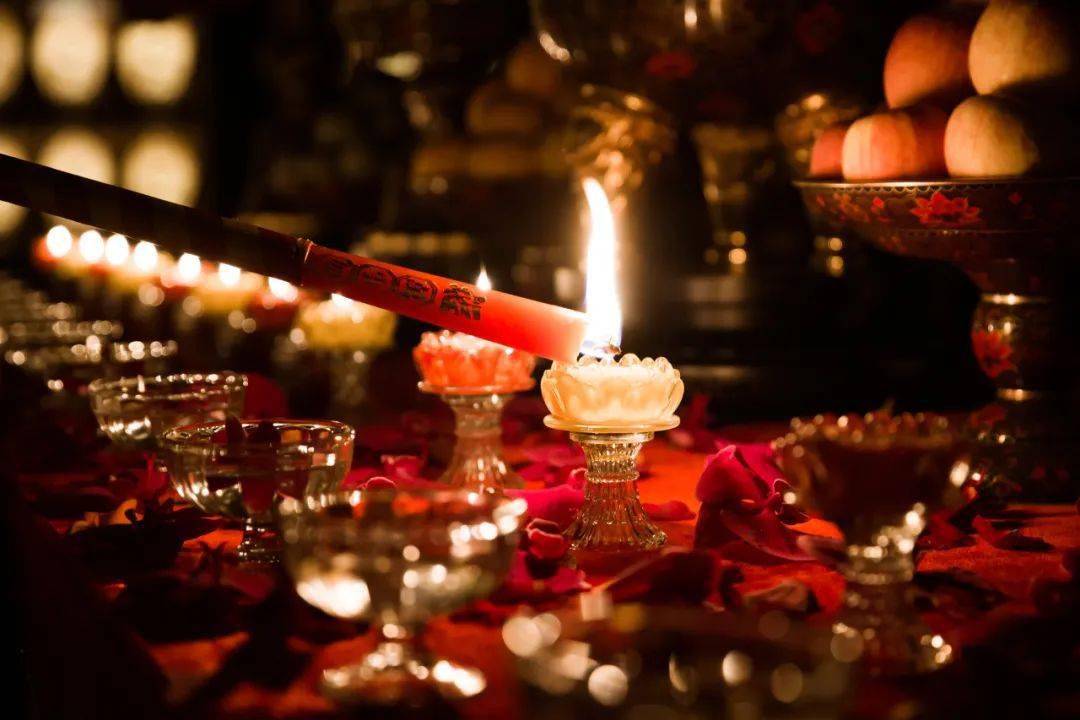 这样的佛前供品堪称庄严_禅寺_菩萨_殿堂