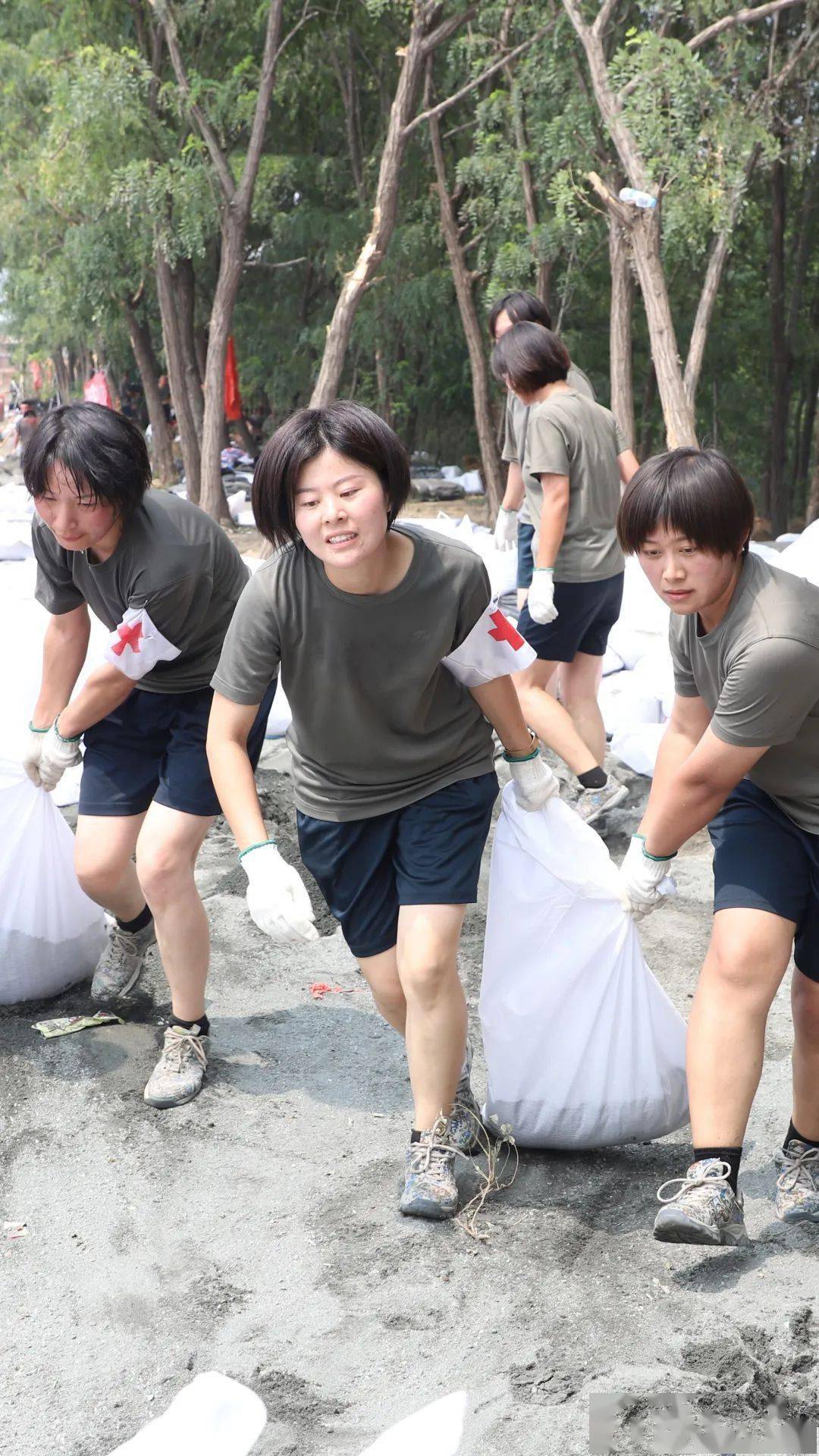 一线_女兵_陆军