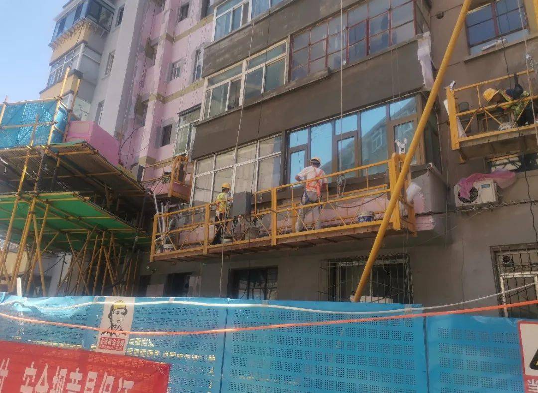 对施工现场的吊篮,脚手架,临时用电,高空作业人员持证上岗,交叉作业