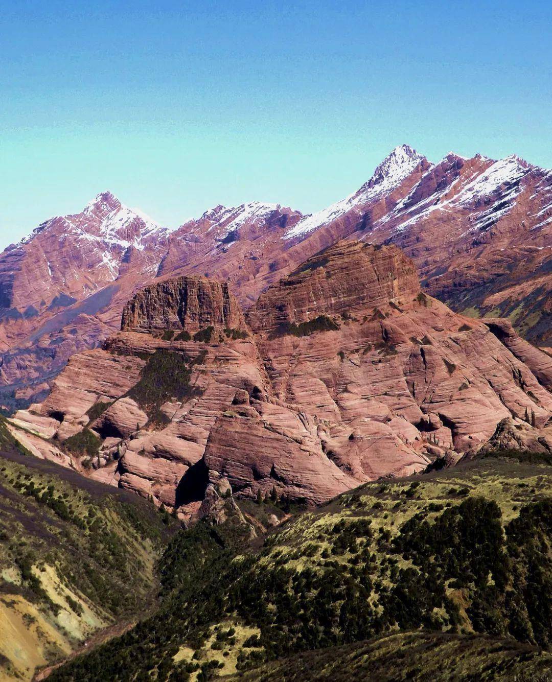 新龙红山:冰蚀型高寒丹霞的典范_摄影_阿色_形态