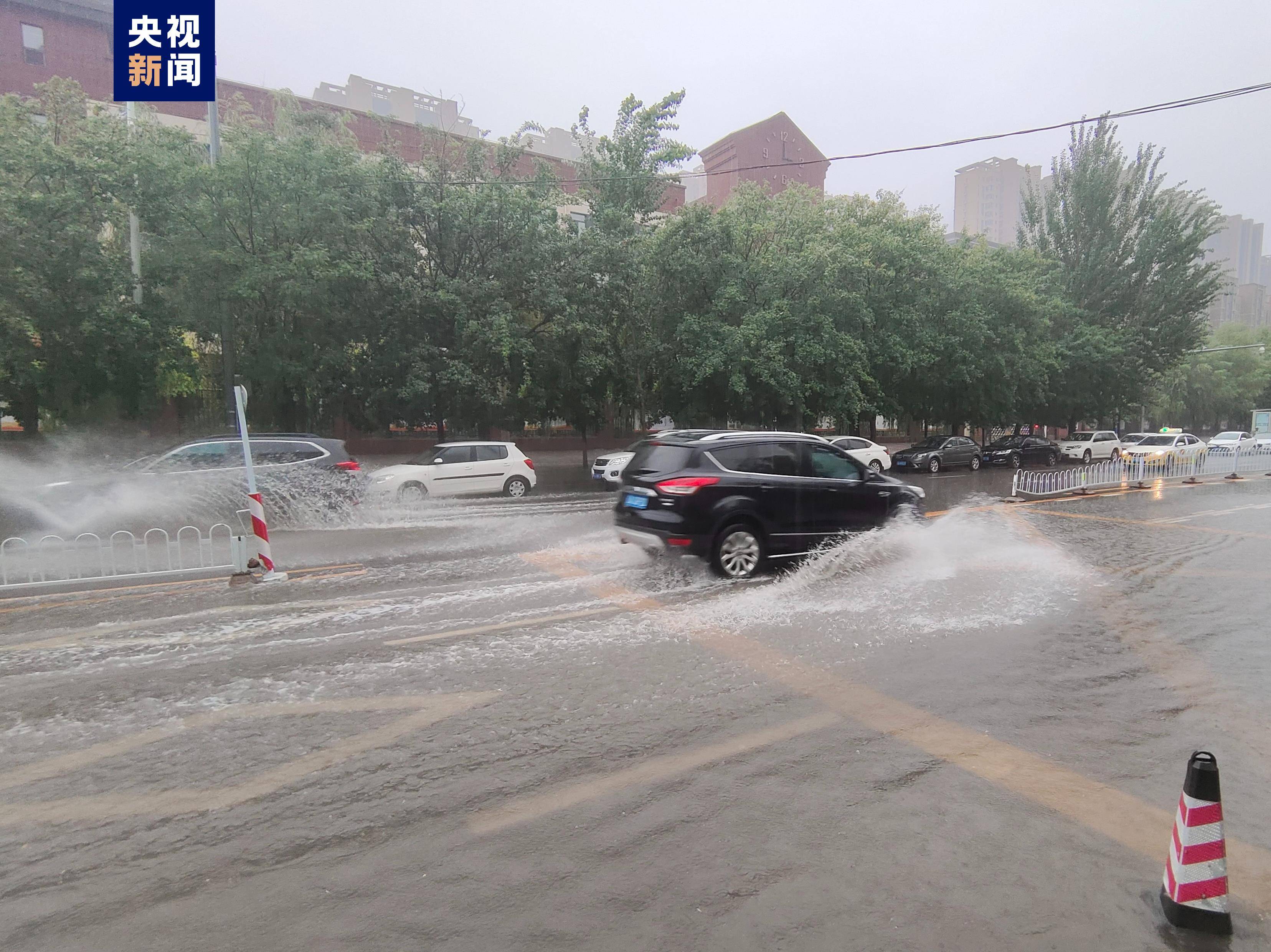 辽宁葫芦岛发布暴雨红色预警 强对流天气导致城区内涝严重 - 封面新闻