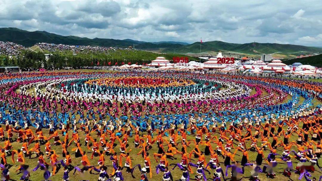 甘南州庆建州70年 草原儿女载歌载舞仪式感满满_甘肃省_旅游_东方