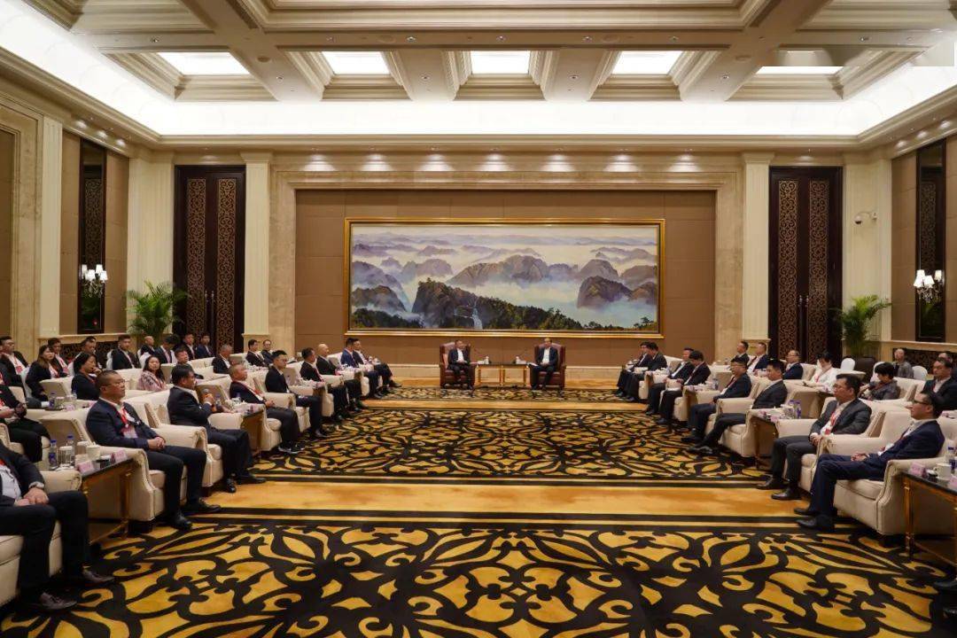 王永礼转达省委书记周祖翼对澳门闽籍乡亲的问候,并介绍了福建经济