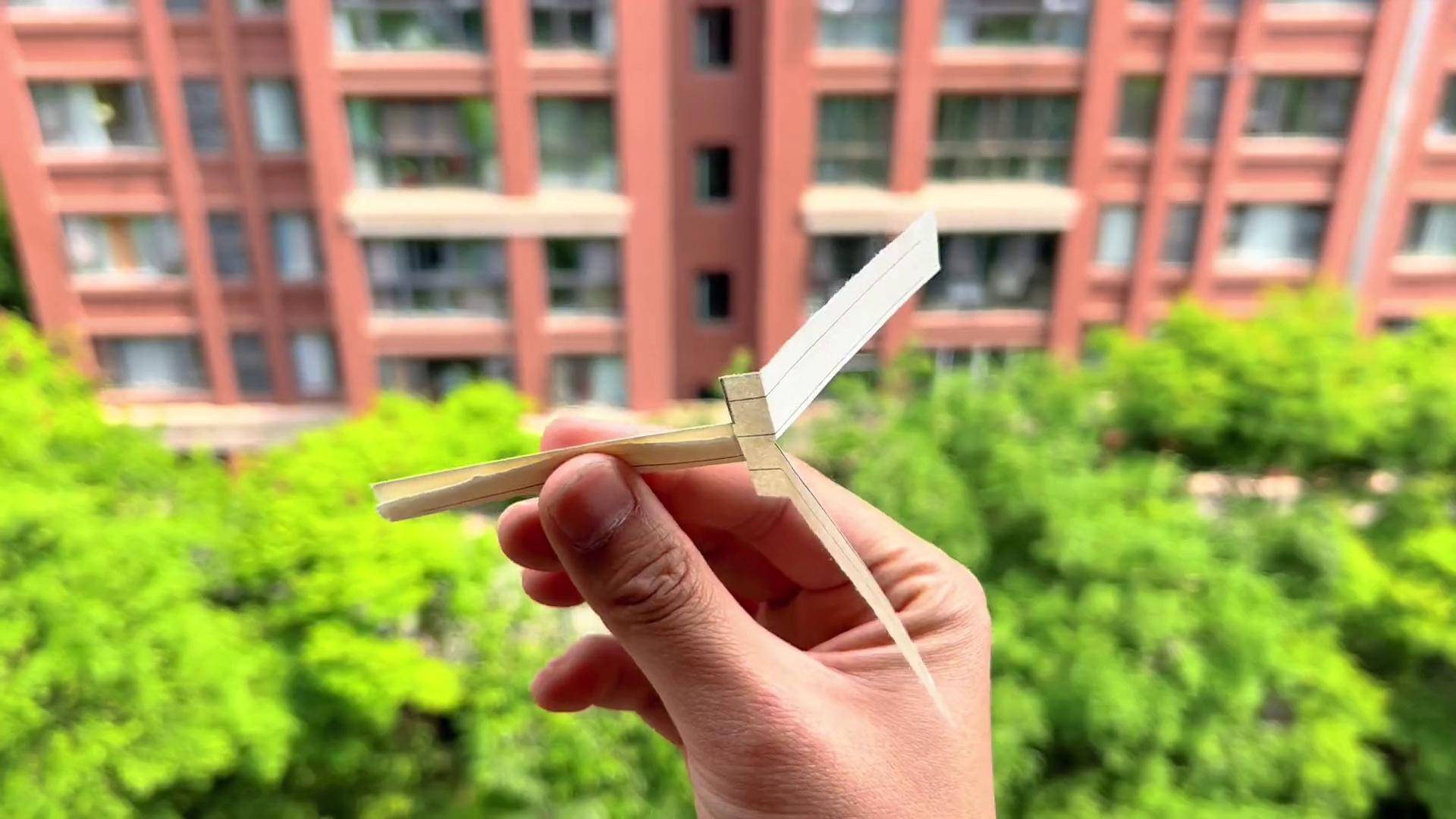 这一定是你见过飞的最好的折纸竹蜻蜓!