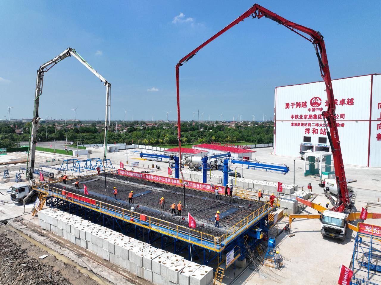 津潍高铁天津段首榀箱梁成功浇筑_滨海新区_项目_南特