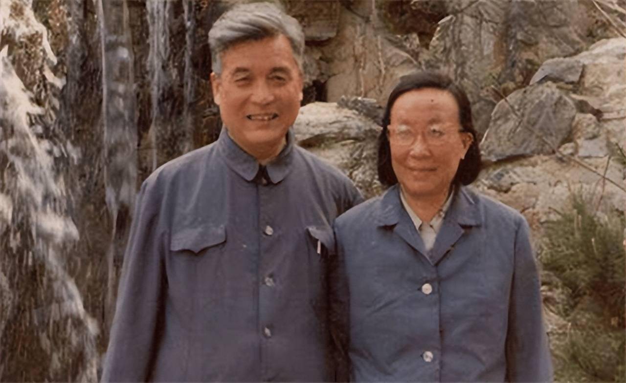 妻侄忆邓稼先:讲究生活质量,爱抽中华喝五粮液茅台听京剧下馆子_父亲