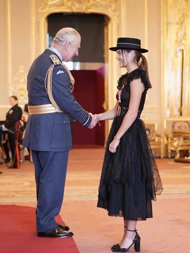 emma raducanu 授勋 mbe,,图片来自 ins艾玛在成为网坛顶尖选手之后