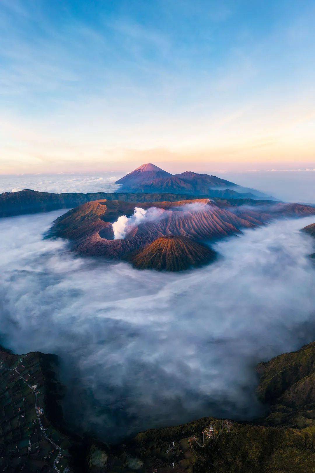 印度尼西亚分为雨季和旱季,旱季从5月至10月开始,雨季则是11月至次年4