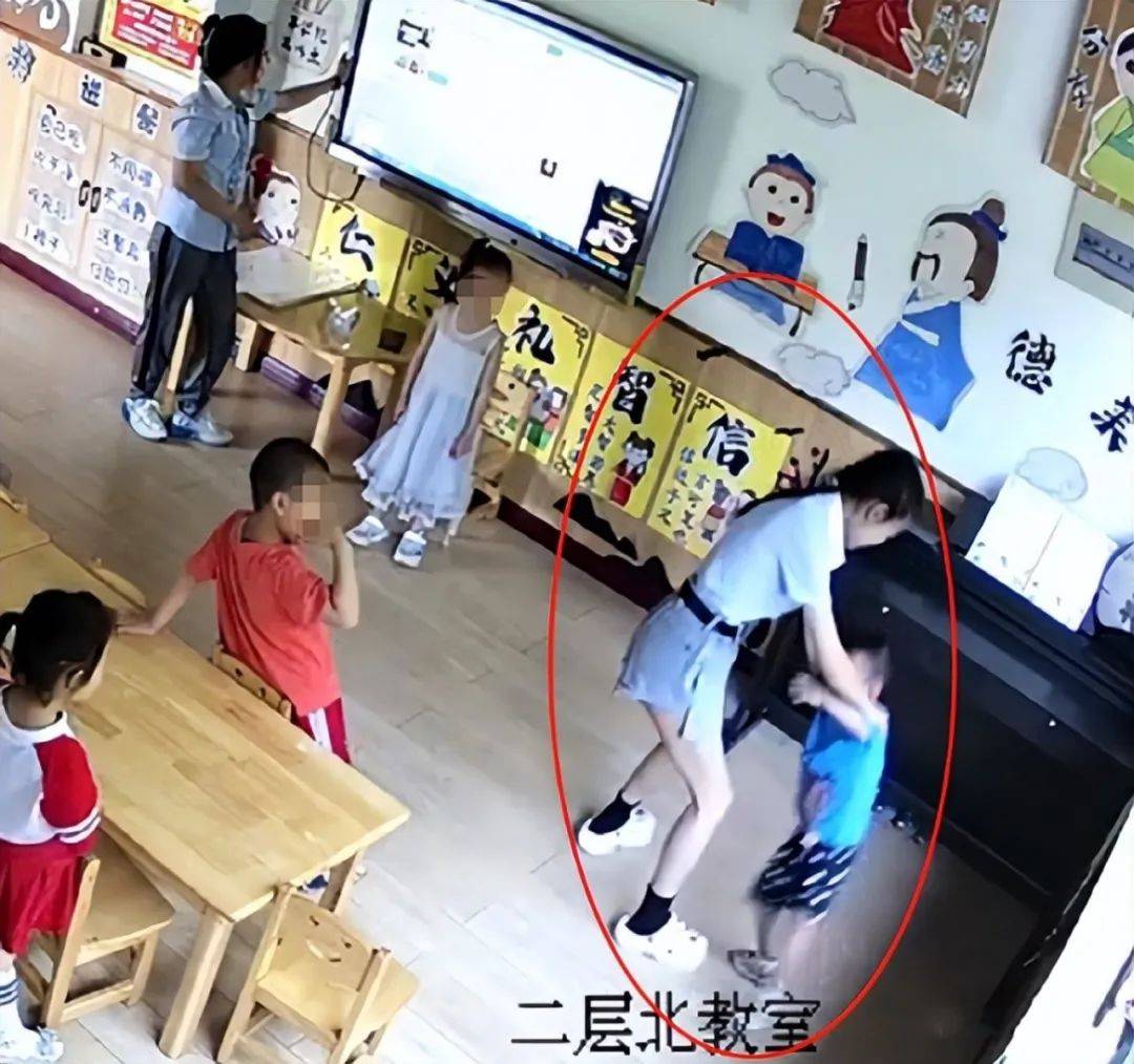 涉事老师全体开除！一幼儿园虐童事件曝光→