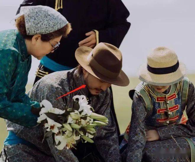 带夫祭拜爸爸,疑怀孕5个月,母亲不舍_诺尔曼_生活_丈夫