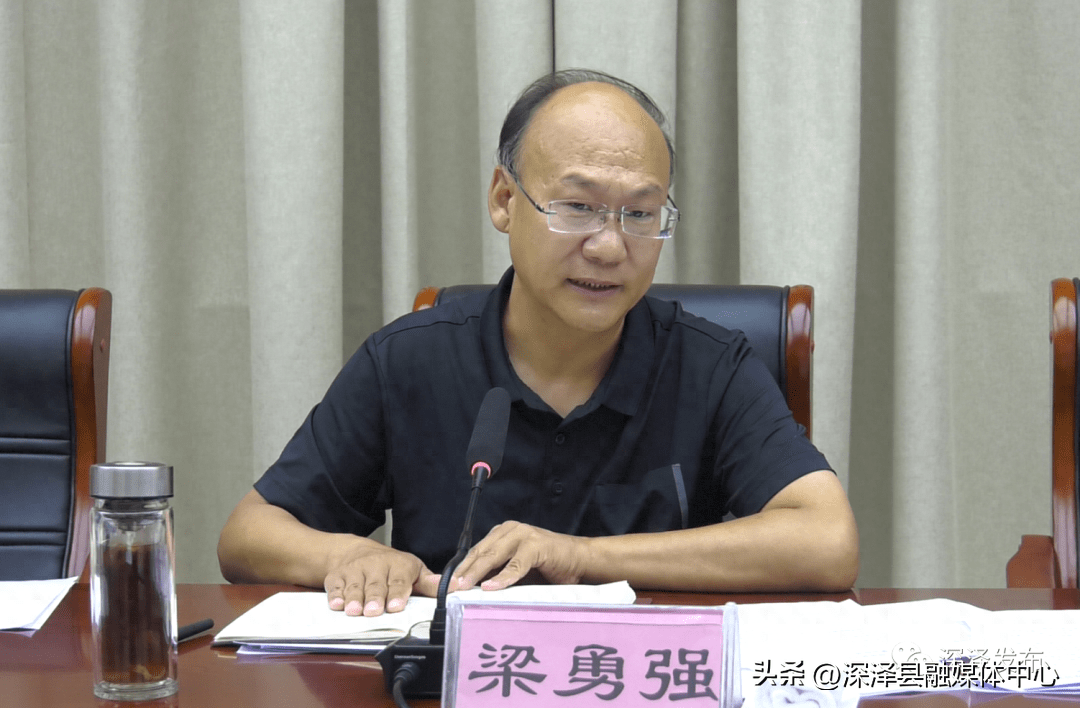 8月16日上午,我县召开20项民生工程工作调度会,县委常委,常务副县长