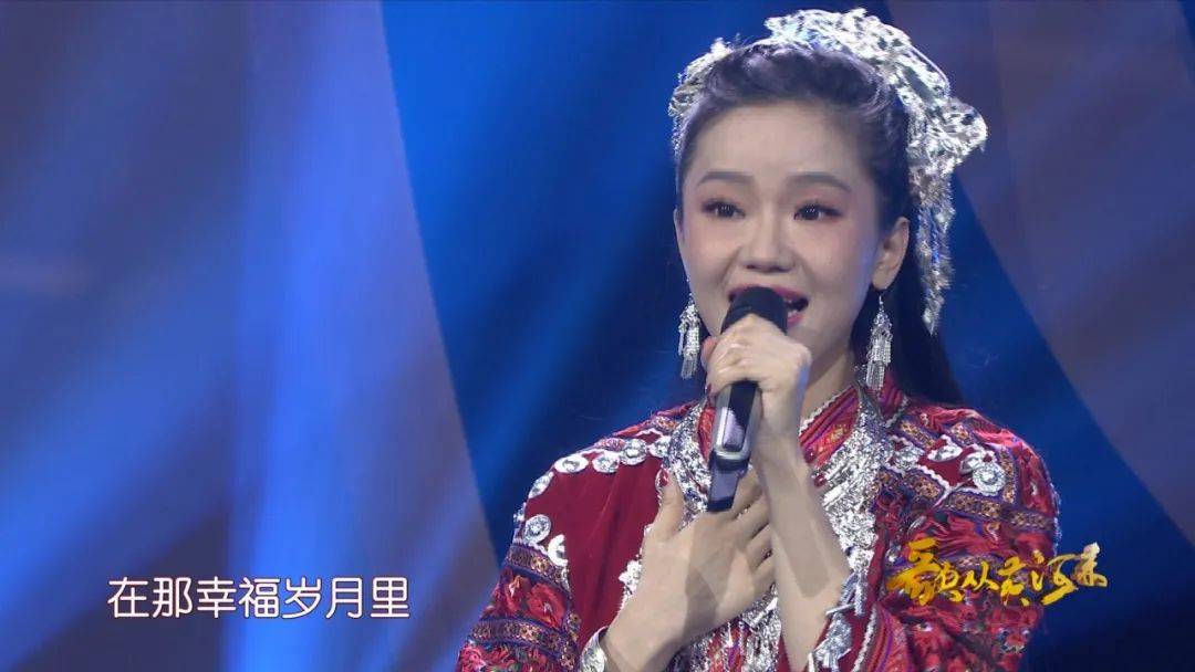 《桃花红杏花白》演唱:撒丽娜 张平2.