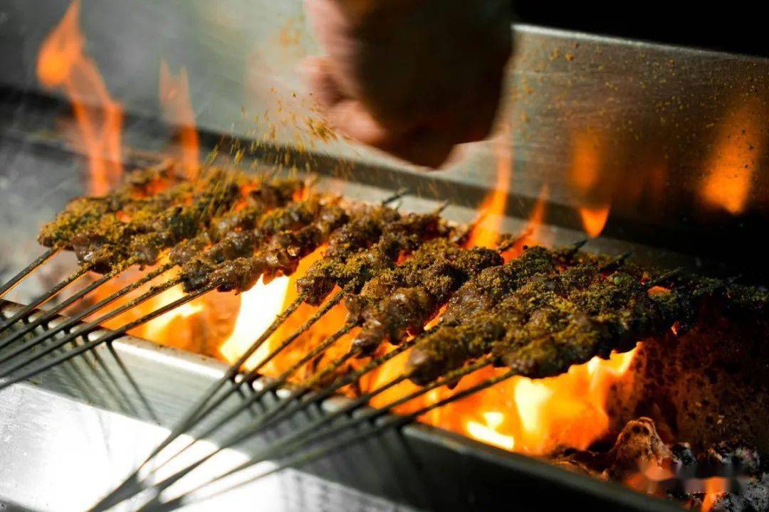 嘉兴南湖边户外露台,氛围超绝炭火烤串~_顶桥_口感_套餐