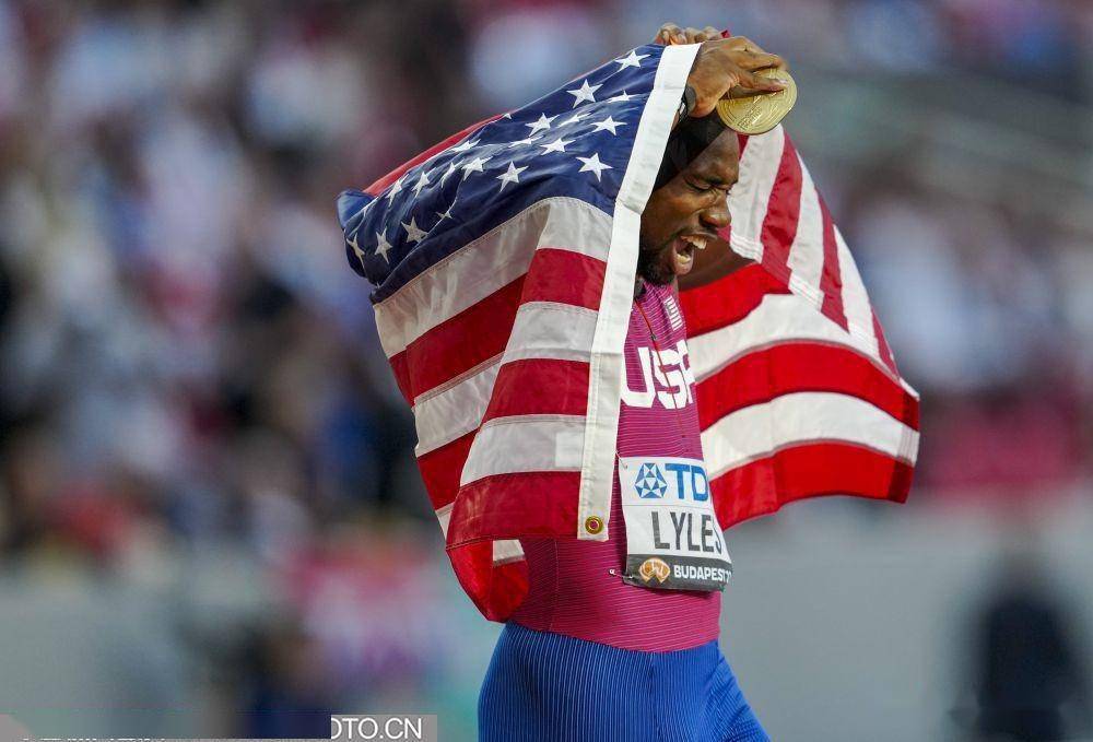 诺亚·莱尔斯庆祝夺冠诺亚·莱尔斯庆祝夺冠诺亚·莱尔斯庆祝夺冠返回