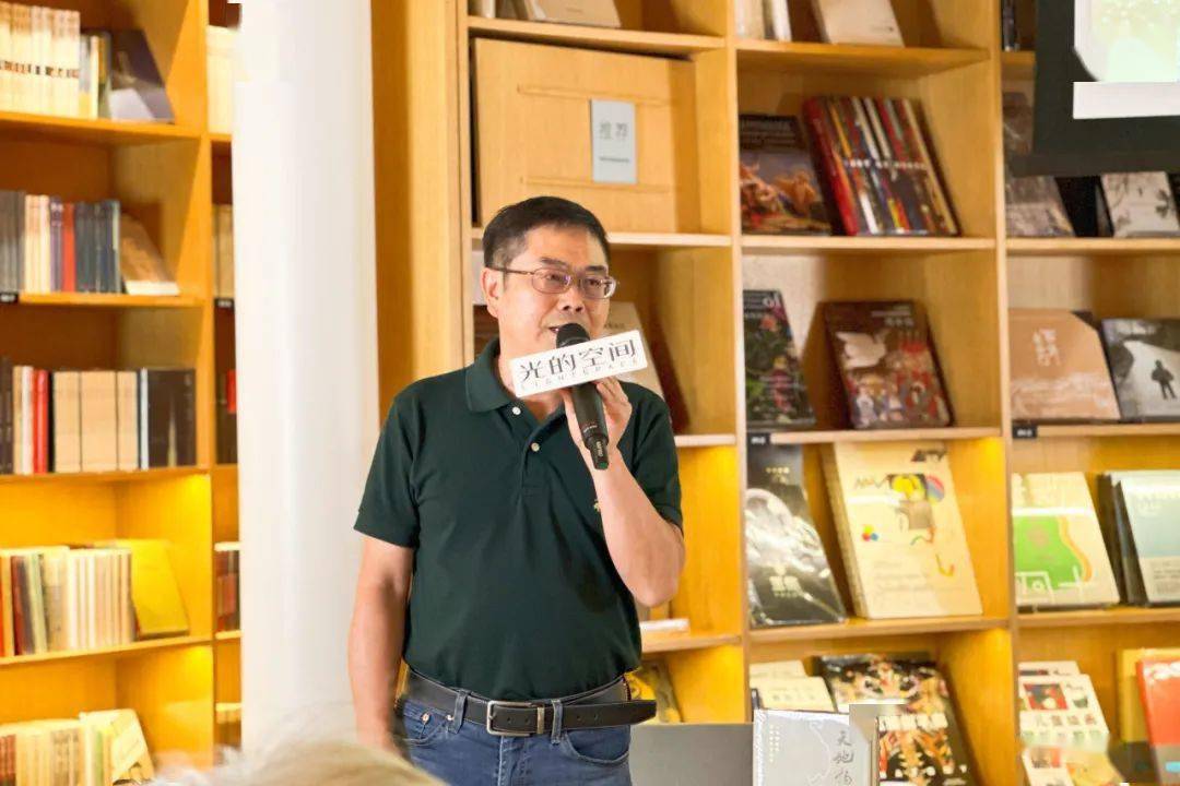 3,新锐作家潘峰携《天地扬尘》亮相上海书展,不惧与名家做比较_小说