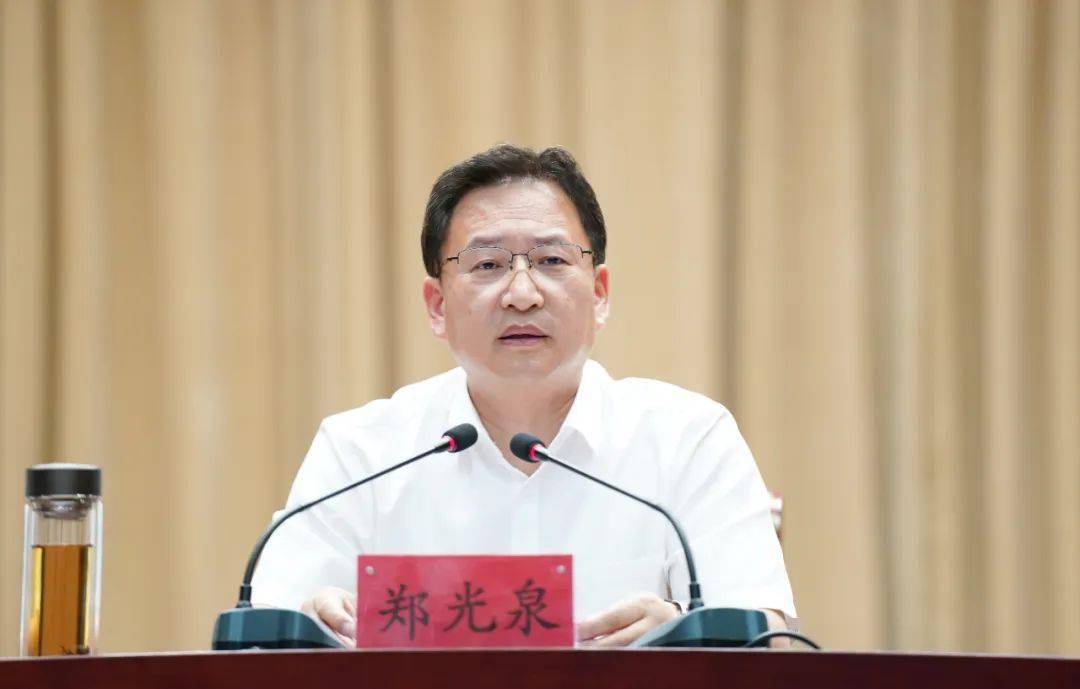 徐鸿主持 钟世富赖国根张家良出席8月21日,全市创建国家卫生城市工作