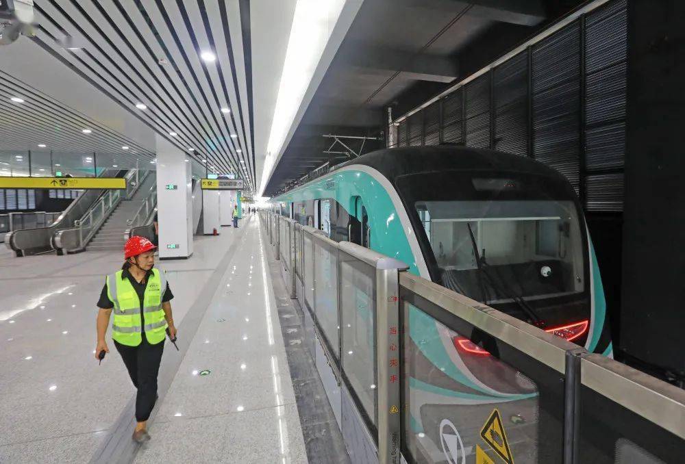 轨道交通18号线最快9月进入不载客试运行_重庆_巴南区_列车