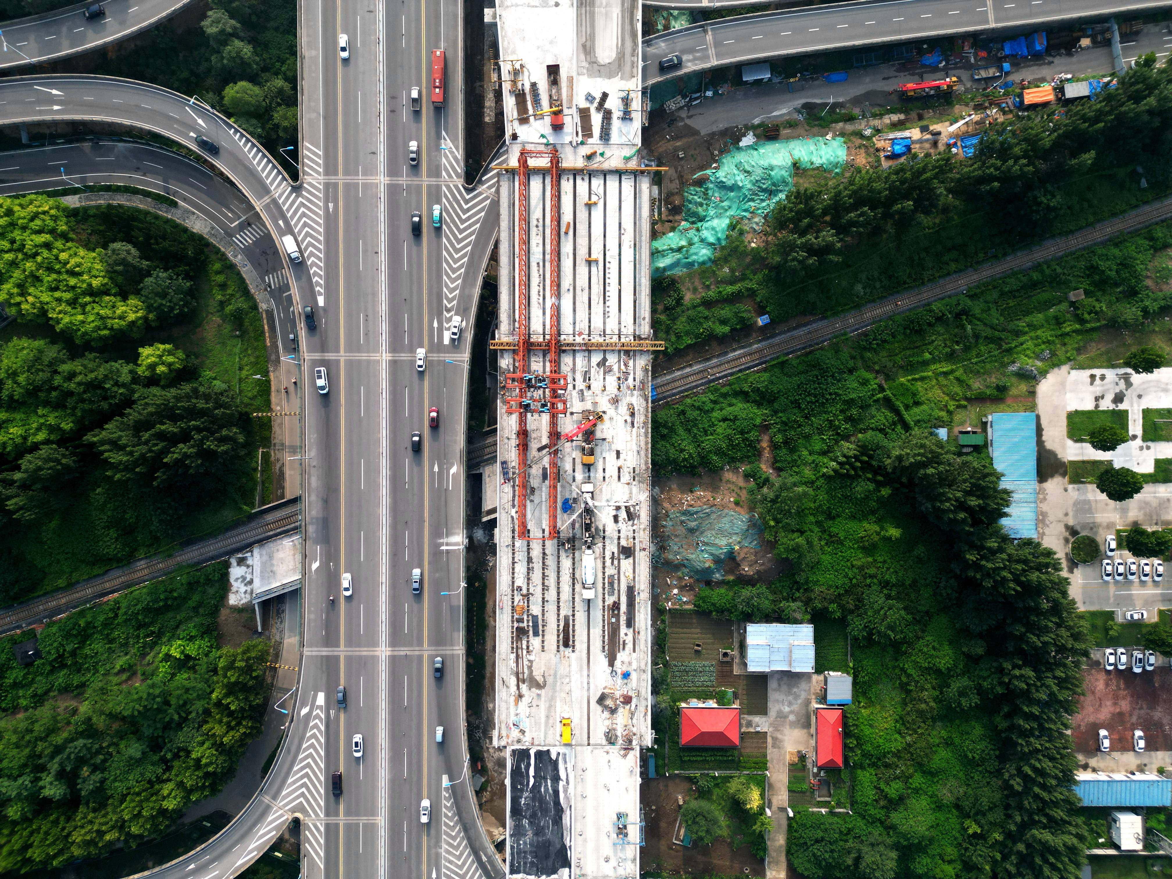 网昌国路上跨张博铁路立交桥工程为昌国路快速化改造工程关键环节