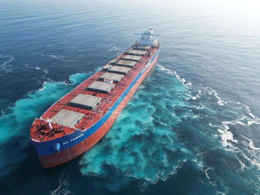 第17艘21万吨散货船在新区交付_西海岸_船型_造船