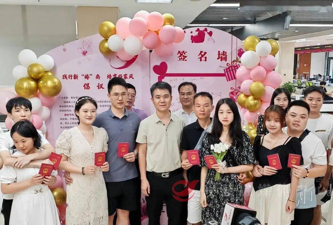 "副县长王霞参加.