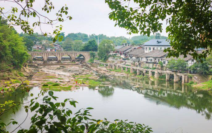 历史文脉中留住乡情记忆——走进中国传统文化村落自贡市贡井区艾叶镇