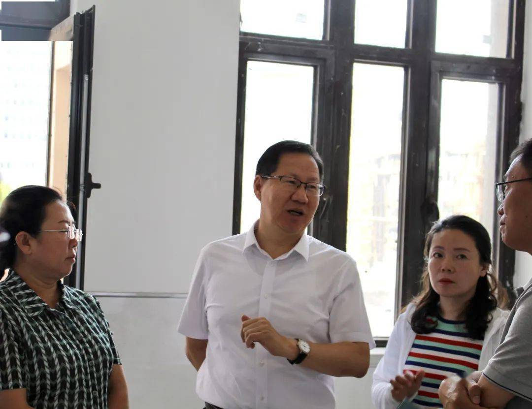 科尔沁区政府副区长杨秀媛实地调研学校工程建设情况_工作_施工_项目