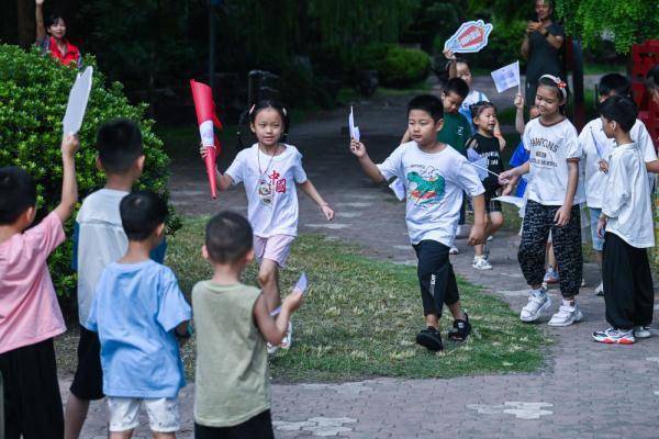 社区多彩活动迎亚运