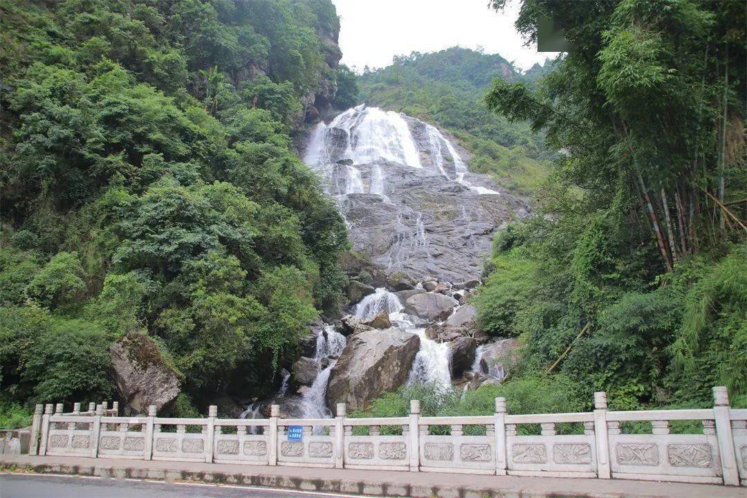 14:00-16:00游览石门峡景区.