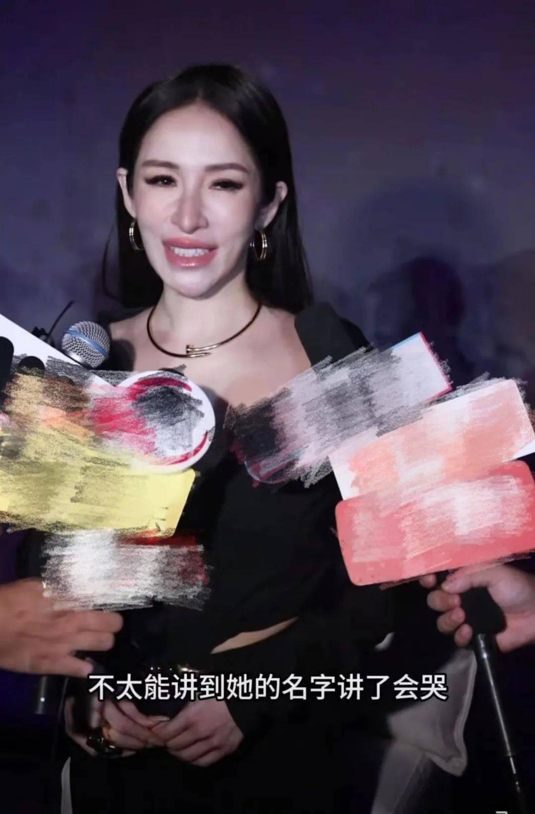 萧亚轩复出生图变化大,嘴角被狗咬伤疤痕明显,谈李玟哽咽泪目_音乐