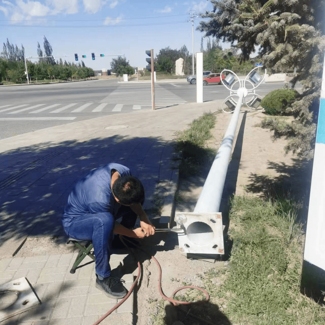 72更换前路灯更换后路灯▼本次路灯更换不仅解决了照明灯具因使用