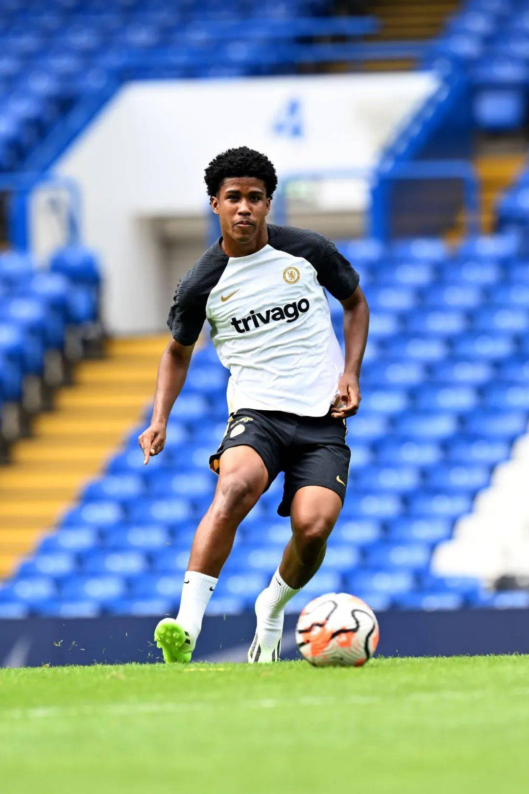 【官宣】安德雷·桑托斯租借离队_赛季_比赛_巴西