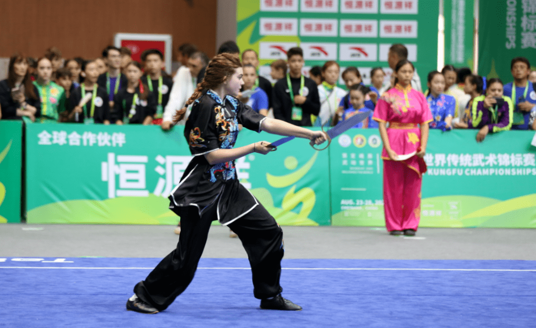 从罗马利亚到峨眉山下——15岁外国姑娘的武术之缘!_艾玛_乐山_缘分
