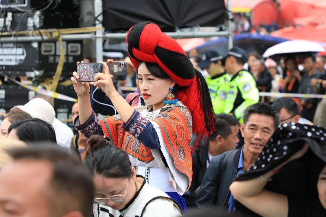 织金县2023年青山羊场苗族谷花节盛大开幕_发展_民族_姑娘