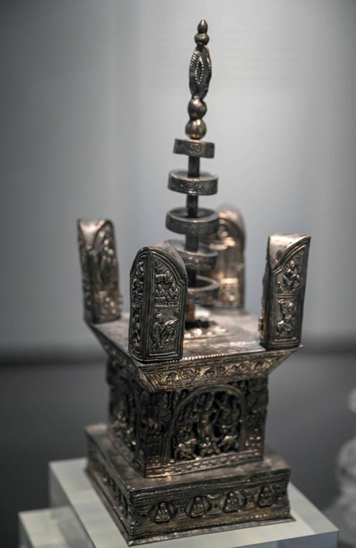 塔形模仿鄮县阿育王塔.