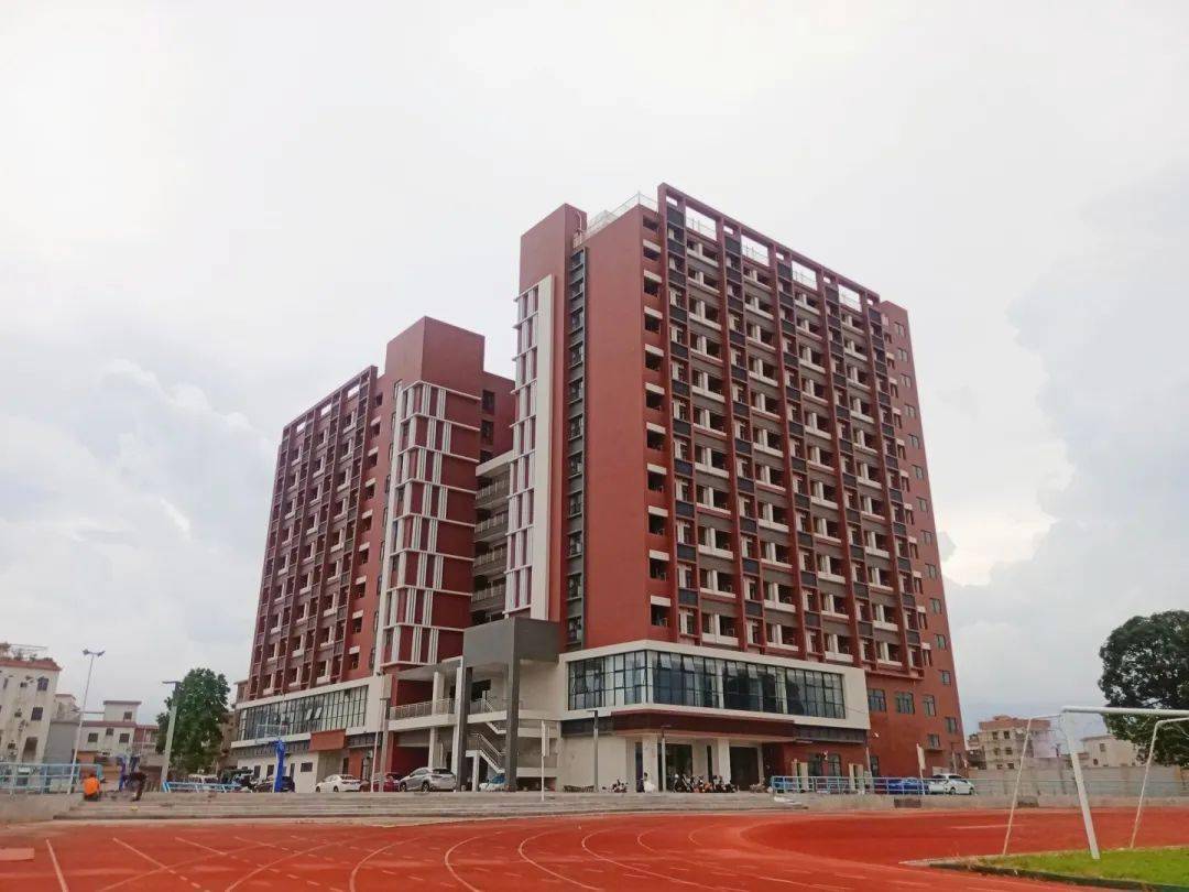 杏联中学生活综合楼是杏坛镇"焕新行动"重点项目,也是2023年杏坛镇