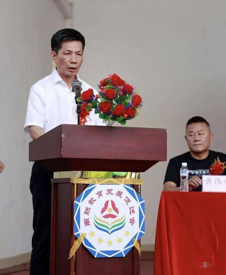 送花聚焦助学育人目标,弘扬尊师重教传统——饶平县三饶镇南联教育