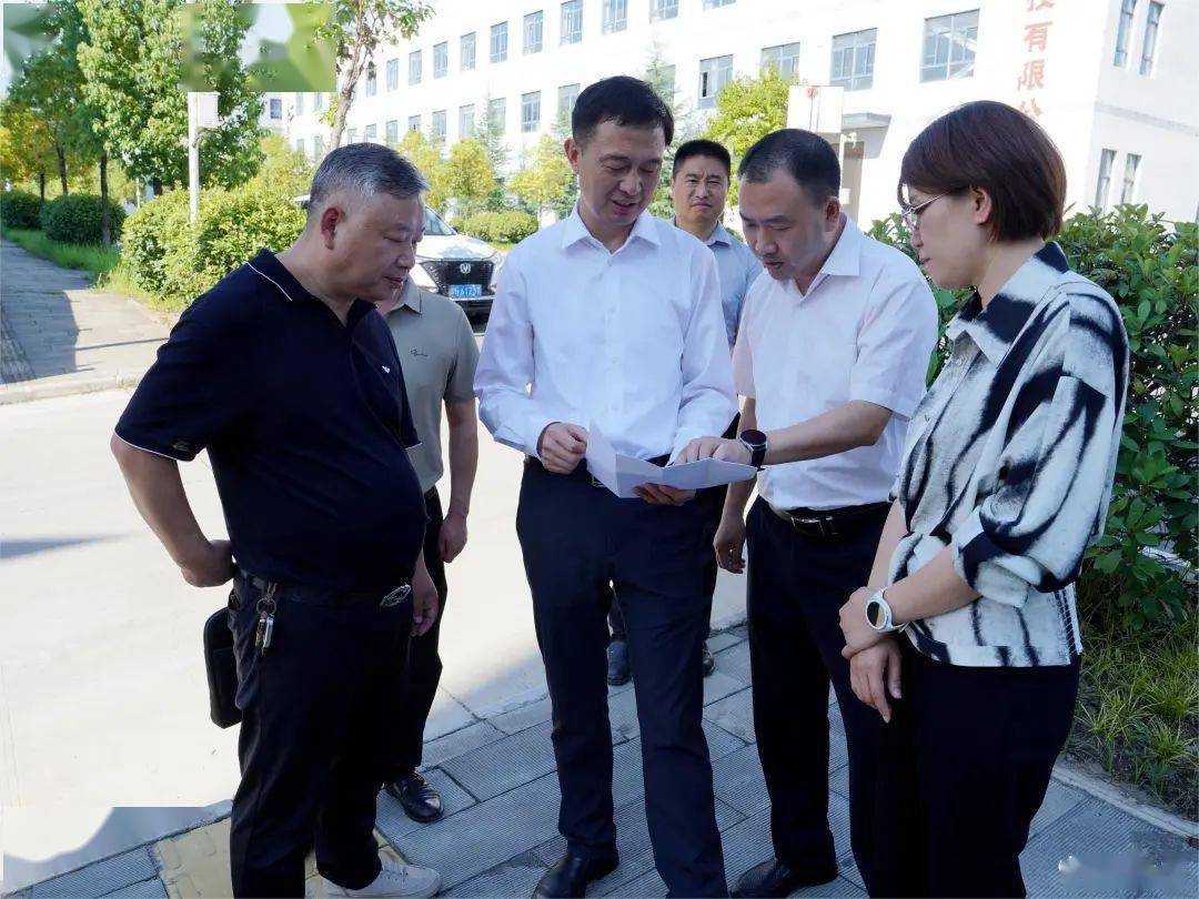 周富林先后来到宁恒龚远电子科技有限公司,亚创欣电子科技有限公司,线