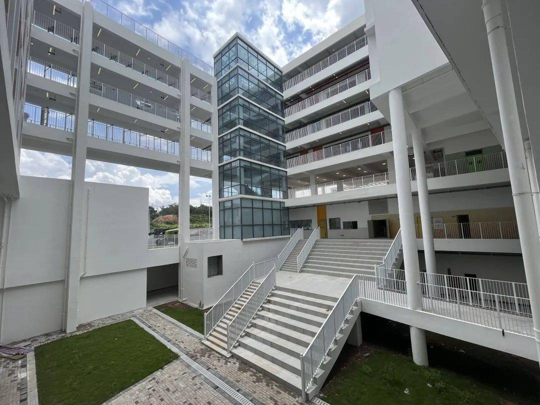 这个开学季,由龙华区建筑工务署负责建设的12所新建学校(校区)正式
