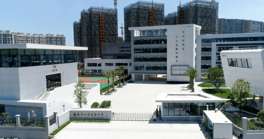 今年秋季新学期,苍南县江南实验中学新校将正式投入使用.