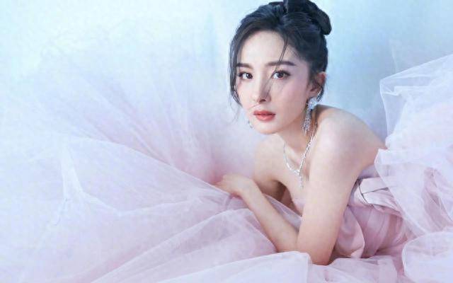 “撩汉高手”杨幂的豪放情史：绯闻不断，见一个爱一个，太飒了