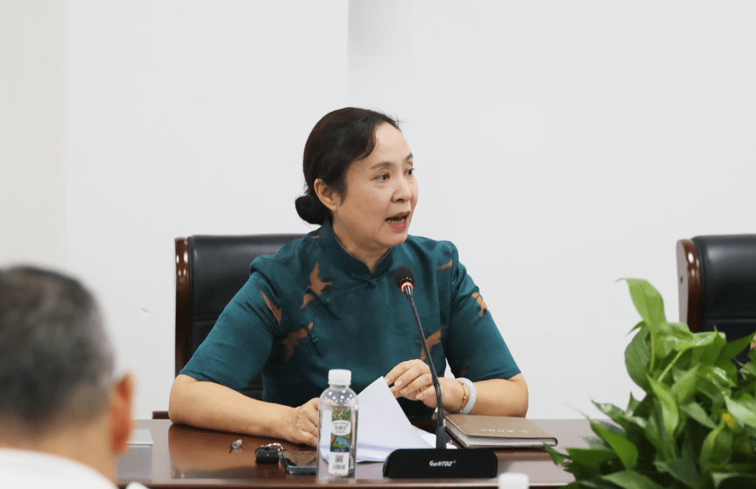 学校常务副校长宋艳春,副校长郭士正,周琦,林金龙,校长助理赵