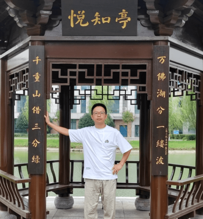 个人简介汪远保,本科学历,中学一级教师,从事教育工作近20年,多年担任